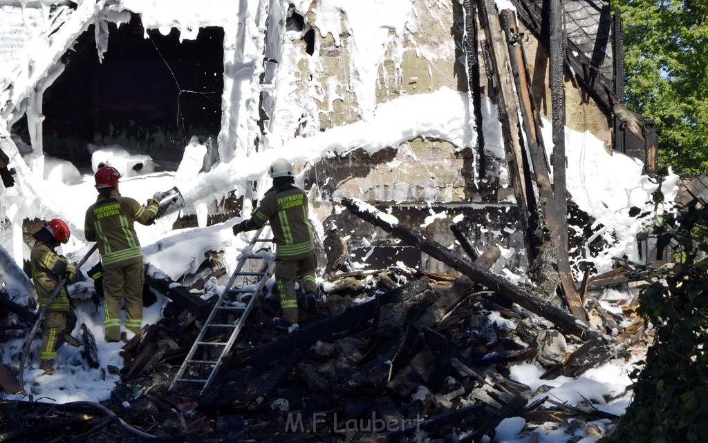 Grossfeuer Einfamilienhaus Siegburg Muehlengrabenstr P1422.JPG - Miklos Laubert